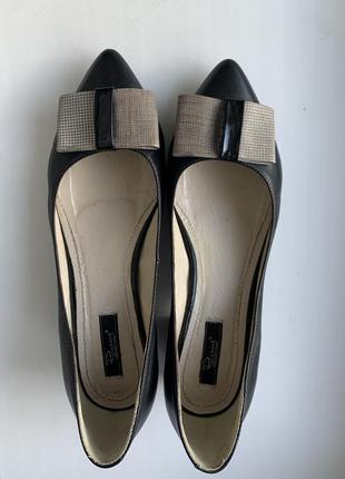 Туфлі-човники-балетки шкіряні respect. розмір вказаний 37, але йдуть на 38.3 фото