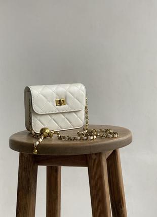 Крос боді на ланцюжку, сумка через плече з екошкіри, жіноча сумочка біла із золотою фурнітурою
