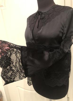 Чорна мереживна блузка