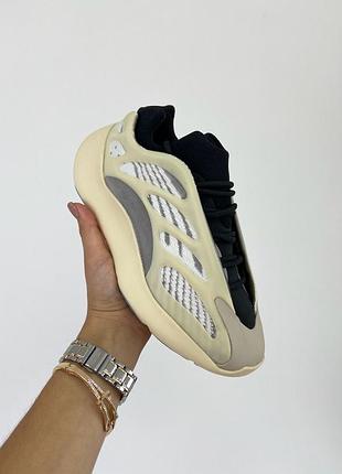 Кроссовки бежевые adidas yeezy 700 v3 "azael"