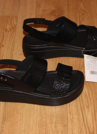 Женские босоножки crocs brooklyn croco shine low wedge w8, w9 оригинал7 фото