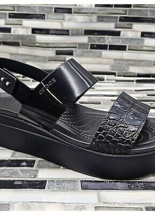 Жіночі босоніжки crocs brooklyn croco shine low wedge w8, w9 оригінал