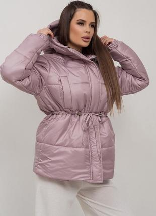 Розовая приталенная куртка с капюшоном2 фото