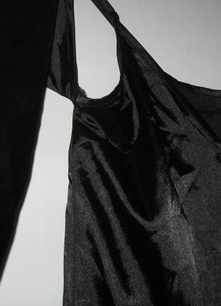 Маленькое черное платье с открытыми плечами8 фото