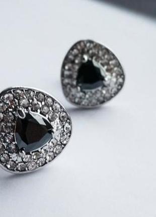 Запонки жіночі з чорним каменем трикутні з камінцями срібні трикутник гудзики2 фото