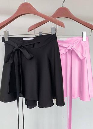 Шелковая мини юбка на запах молочная розовая черная стильная трендовая летняя5 фото