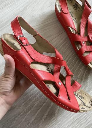 Красные кожаные сандали босоножки clark’s3 фото