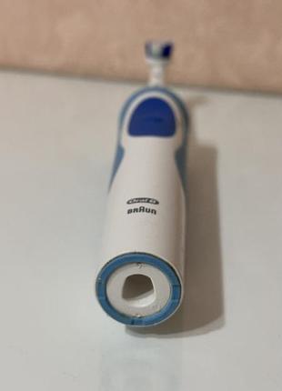 Электрическая зубная щетка  oral-b braun8 фото