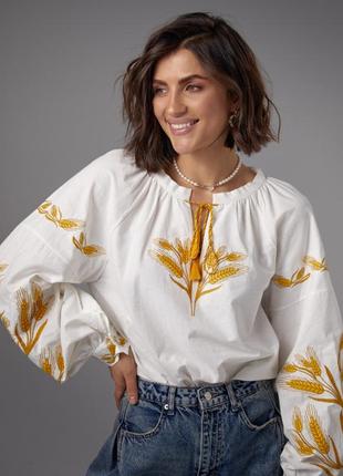 Жіноча вишиванка, прикрашена колосками гладдю