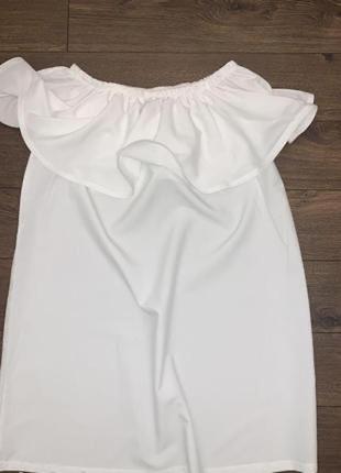 Стильное белое платье с огромным воланом рюшей ,s ,445 фото