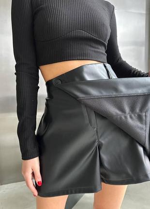 Шорты юбка черные кожаные однотонные на высокой посадке с карманом качественные стильные трендовые5 фото
