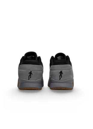 Чоловічі кросівки nike air jordan x travis scott “cut the check” gray white gum3 фото