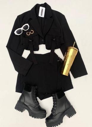 Стильний костюм двійка: піджак укорочений вільного крою і спідничка-шорти міні чорний сірий