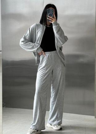 Костюм спортивный женский однотонный оверсайз кофта на молнии брюки свободного кроя на высокой посадке качественный стильный трендовый серый бежевый1 фото