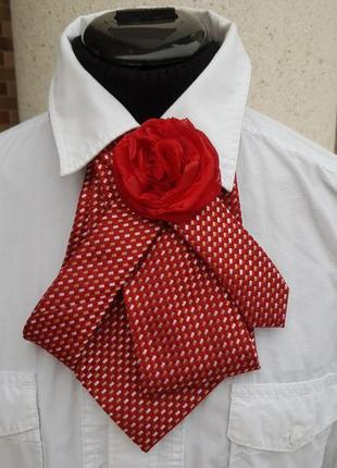 Красный женский галстук с цветком8 фото