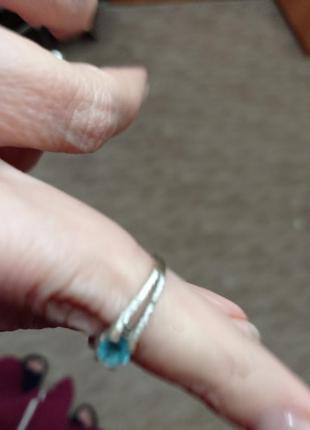Серебряное кольцо с голубым топазом7 фото