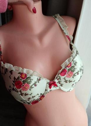 Красивый и нежный лифчик