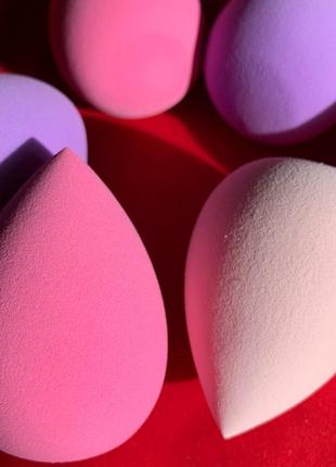 Бьюти-блендер для нанесения тональных оснований (спонж )