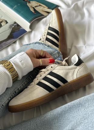 Розкішні жіночі кросівки adidas spezial beige black бежеві5 фото