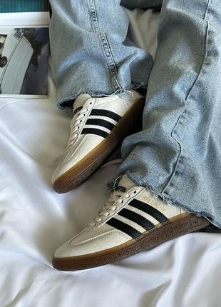 Шикарные женские кроссовки adidas spezial beige black бежевые9 фото