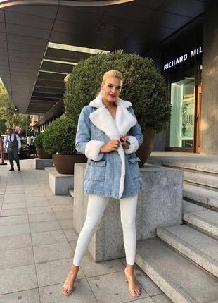 Трендова  жіноча тепла джинсова подовжена курточка джинсовка на хутрі турецького виробництва