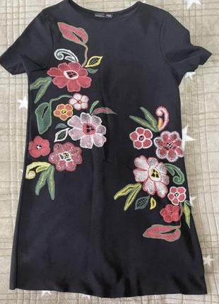 Сукня чорна з квітковим принтом zara