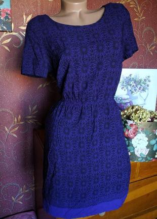 Фіолетова сукня з принтом від hobbs