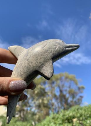 Статуетка з натурального каменю дельфін