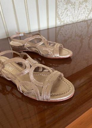 Шкіряні босоніжки сандалі люксової якості