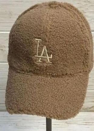 Кепка з хутра, кепка беж з еко хутра, кепка жіноча бежева жіноча еко хутро, бейсболка сорна жіноча в стилі los angeles лос анджелес хутро