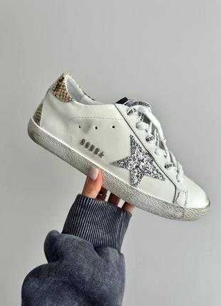 Стильные женские кроссовки golden goose ggdb superstar snake premium белые змеиная кожа