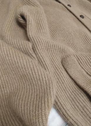 Шикарный дорогой кардиган из верблюжьей шерсти. шотландия