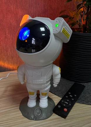Проектор космонавт звездное небо с пультом дистанционного управления/ночник астронавт с пультом