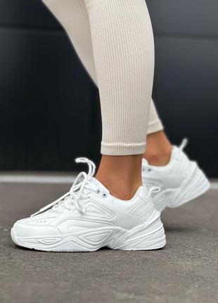 Кросівки в наявності