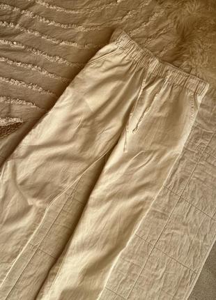 Льняные летние брюки белые базовые