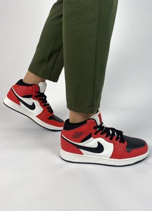 Кроссовки найк nike air jordan 1 retro красные с черным белым кроссовки женские демисезон кожаная обувь 38 р-р