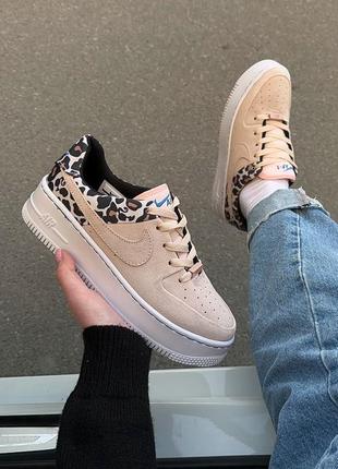 Крутые женские кроссовки nike air force 1 leopard beige бежевые с леопардовым принтом7 фото