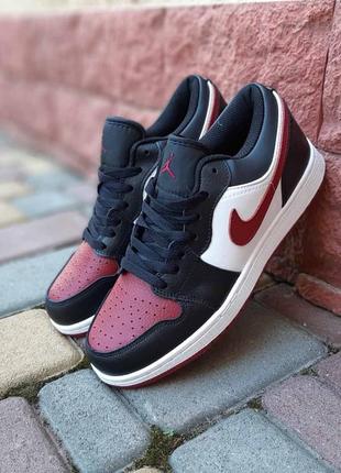 Чоловічі кросівки nike air jordan 1 low white black burgundy джордан білого з чорним та бордовим кольорів