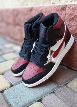 Чоловічі кросівки nike air jordan 1 retro white black burgundy джордан білого з чорним та бордовим кольорів