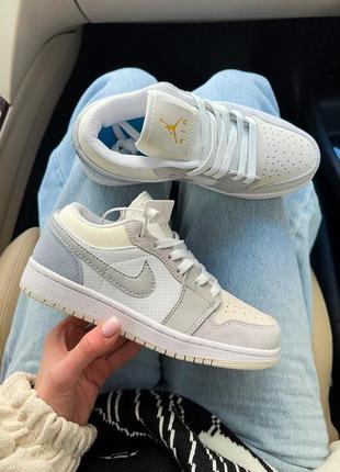 Прекрасные женские кроссовки nike air jordan 1 retro low paris grey blue серо-бежевые с голубым