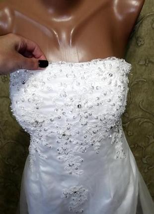 Весільну сукню з шлейфом10 фото