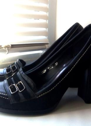 Модные женские туфли - лоферы на каблуке sharman1 фото