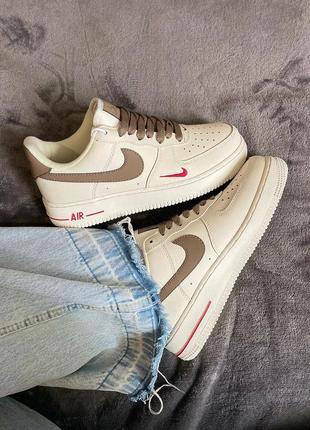 Трендовые женские кроссовки nike air force 1 low yohood rice mocco premium бежевые с коричневым лого