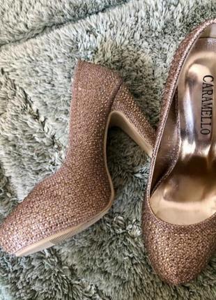 Туфлі на підборах 12 см зі стразами.