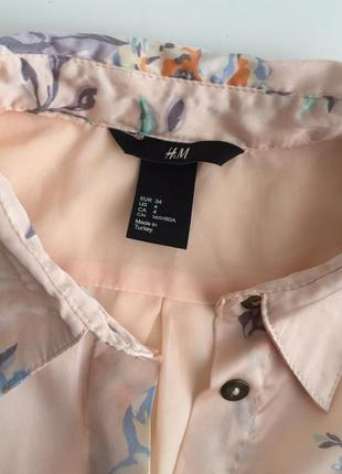 Красивая блуза в цветочный принт h&m, бежевая, нюд hm р. xs/s6 фото