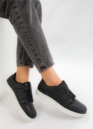 Чорні жіночі кросівки3 фото