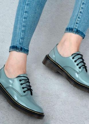 Стильні блакитні закриті туфлі на шнурках без каблука оксфорди низький хід