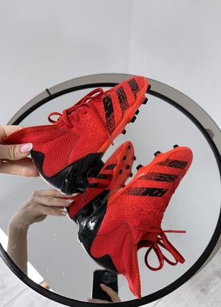 Яркие крутые бутсы с чулком  adidas predator freak4 фото