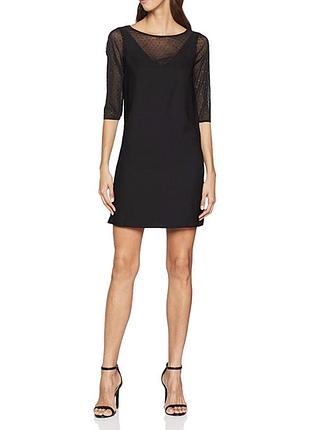 Маленькое чёрное платье с рукавом