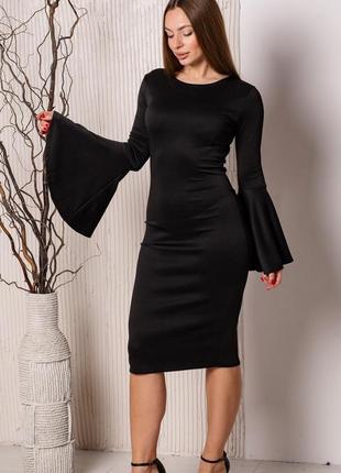 Женское платье-футляр средней длины с рукавами клеш. черный 388 фото